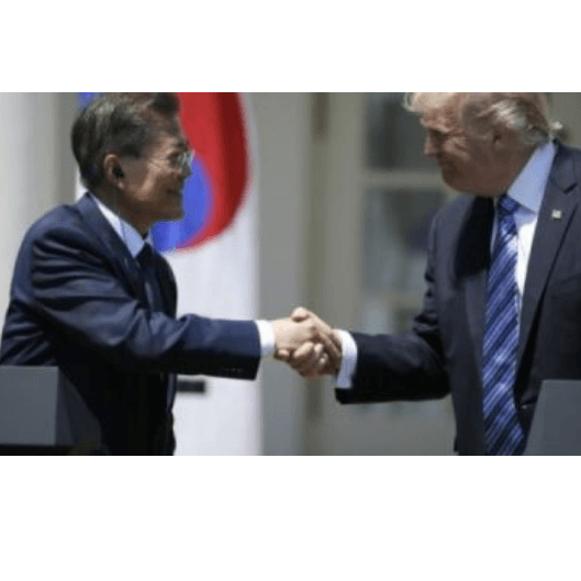 Moon Jae-in and Donald Trump shaking hands