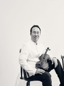 black and white portrait of Hyung Joon Won sitting with his violin