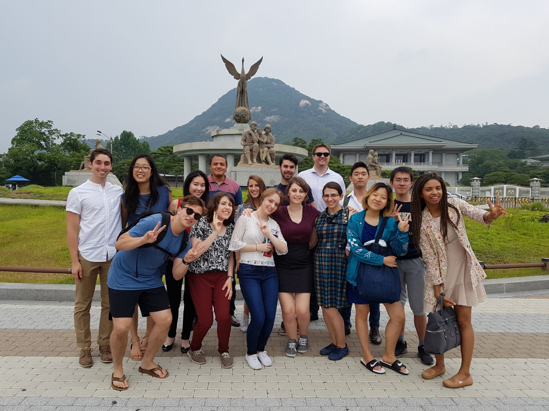 group photo of GW students in front of the Blue House in South Korea