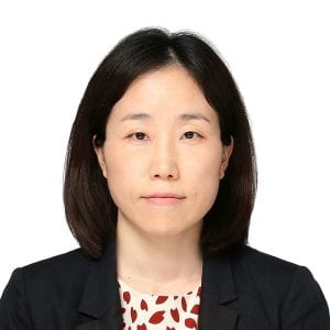 headshot of Seungshik Yang with white background
